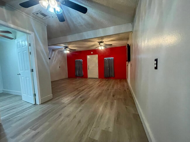 Building Photo - 806 Alhambra Dr
