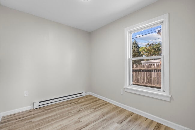 Building Photo - 243 N Main St