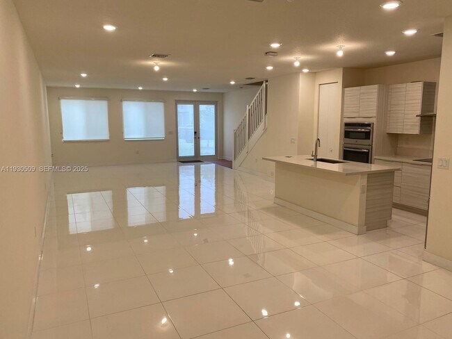 Building Photo - 10445 NW 66th St