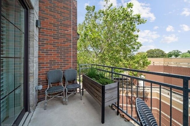 Building Photo - 110 S Washington St