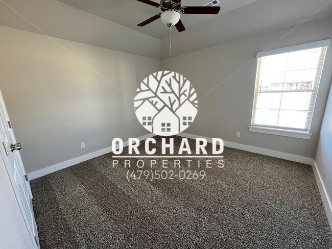 Building Photo - Single-Family Home- Desirable Cedarwood Plan