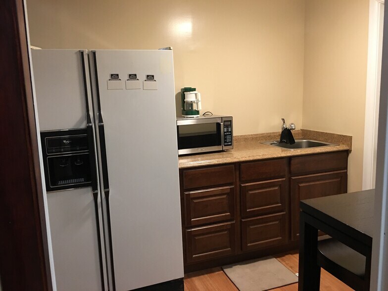 Kitchen - 8119 Loyola Blvd