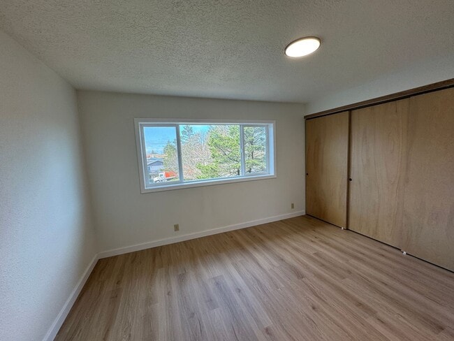 Building Photo - 1041/A/