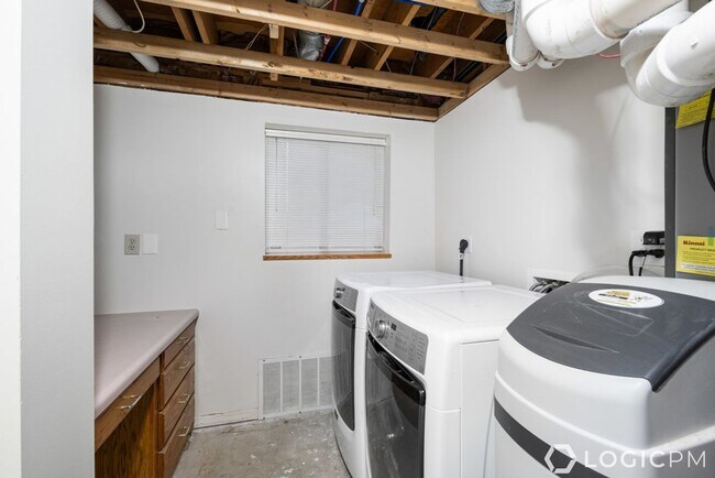 Building Photo - 10328 Countrywood Dr