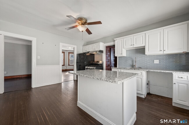 Building Photo - 811 East St