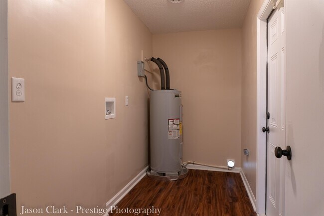 Building Photo - 2708 E Antler Dr
