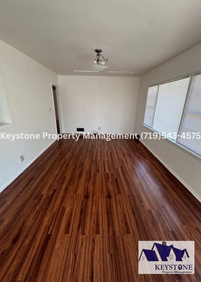 Building Photo - Remodeled 3 Bedroom Plus/1 Bathroom/Carpor...
