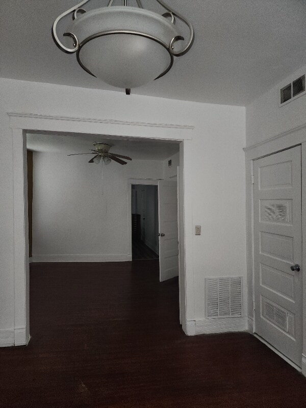 Building Photo - 6352 S Rhodes Ave