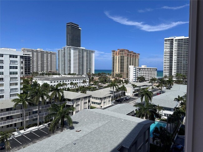 Building Photo - 3161 S Ocean Dr