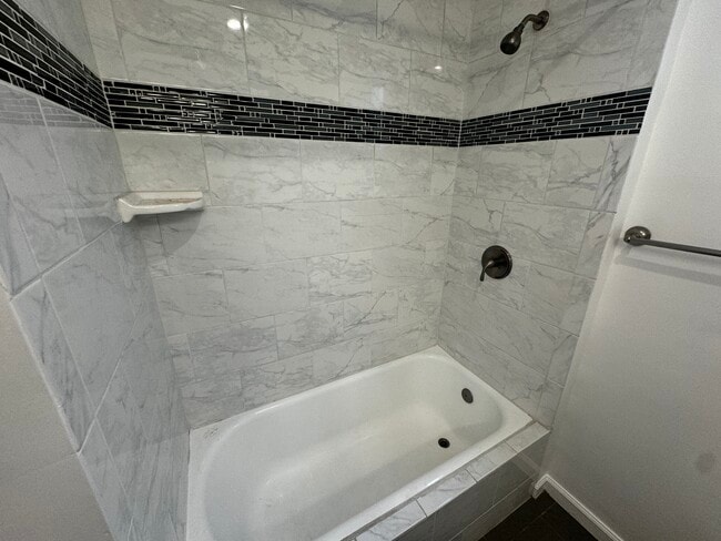 Building Photo - 11506 1/4 Rochester Ave