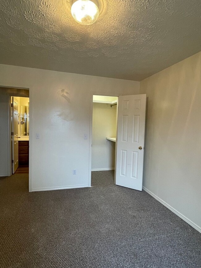 Building Photo - Excellent location - Wonderful all brick contemporary ranch styled home