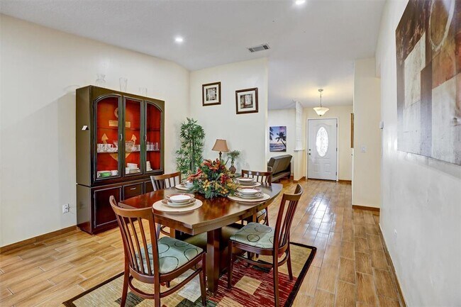 Building Photo - 700 Sunbury Ct