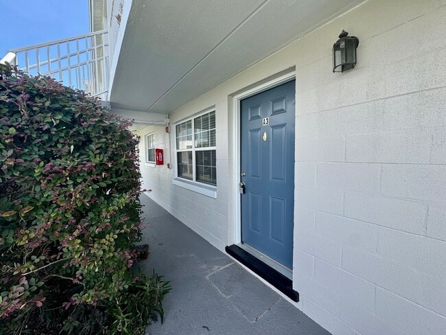 Building Photo - 1 Bed/1 Bath Ground Floor Condo in recentl...