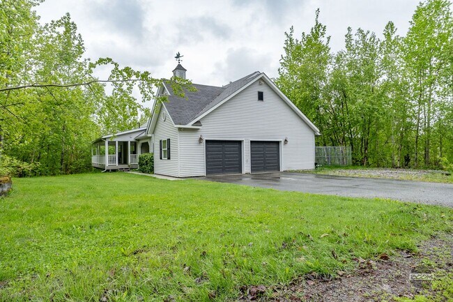 Building Photo - Charming Palmer Home!
