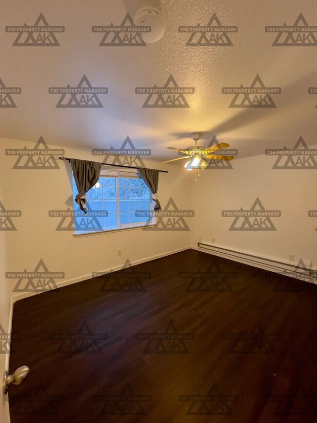 Building Photo - West Fifth Avenue