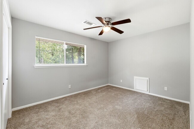 Building Photo - 7902 Lichen Ln