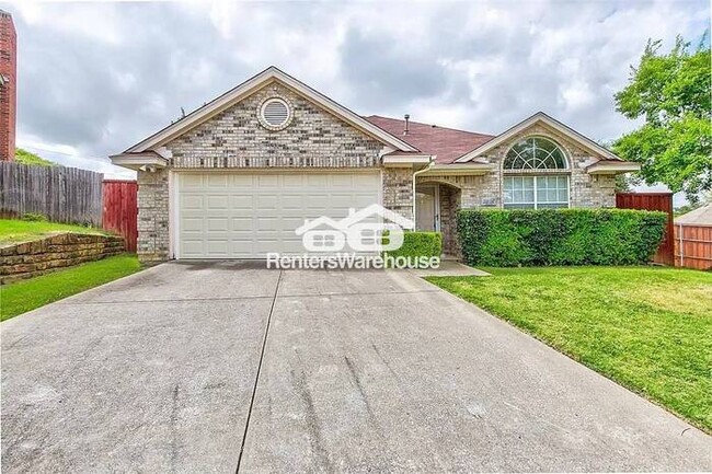 Primary Photo - Ready for Move-In! Established neighborhoo...