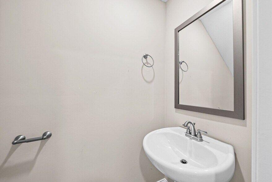 Building Photo - 835 Karmaflux Way