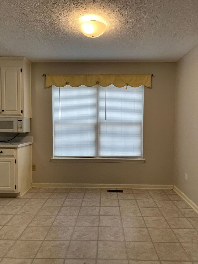 Building Photo - 110 Bugle Ct