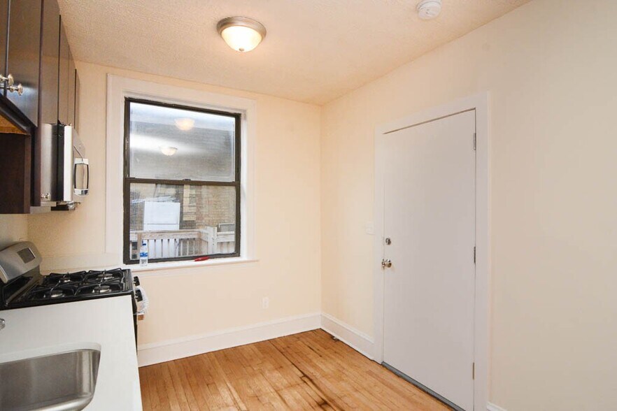 Building Photo - 2332.5 N Spaulding Ave