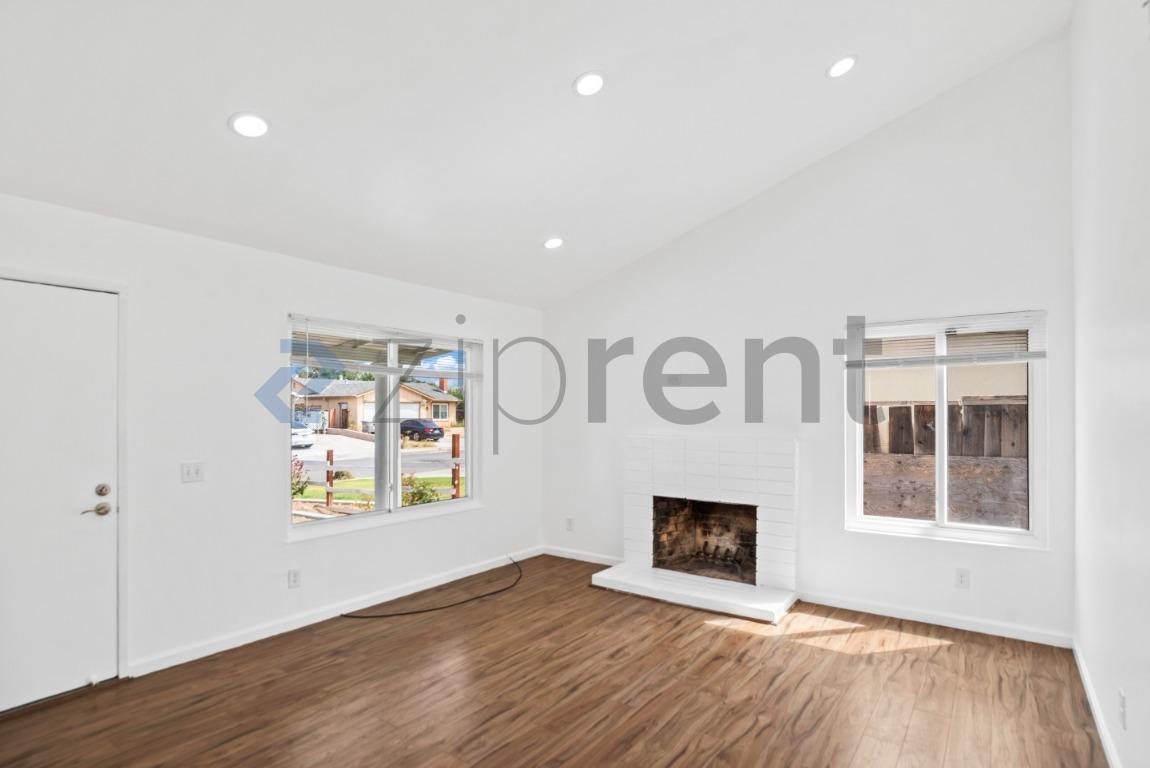 Building Photo - Unit