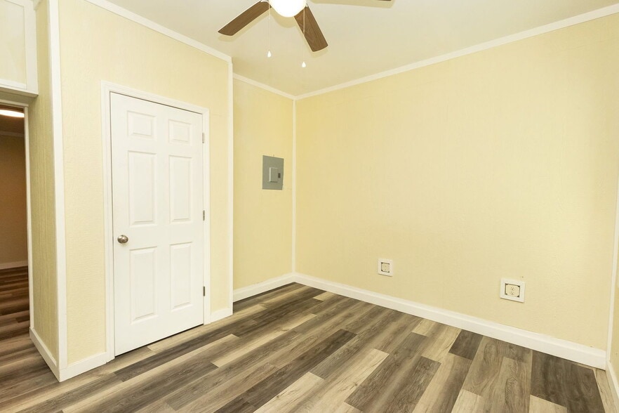 Building Photo - 5640 US-41