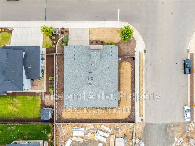 Building Photo - 496 NW Cascade Mountain Dr