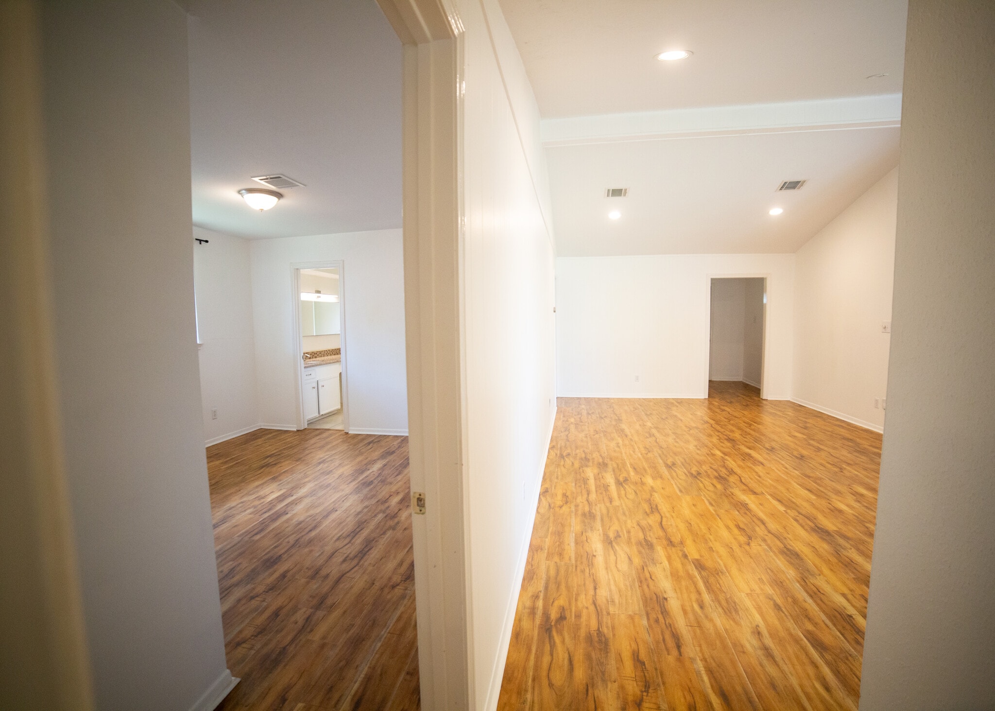 Building Photo - 13602 Fernhill Dr