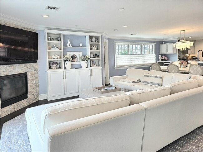 Building Photo - 34 Village Green Dr