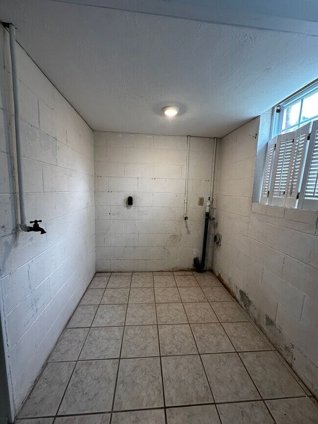 Building Photo - Partially furnished 3 bed/ 1.5 bath - Morristown, TN