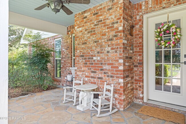 Building Photo - 2407 E Broussard Rd