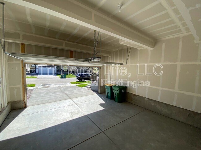 Building Photo - 6325 Stablecross Trl