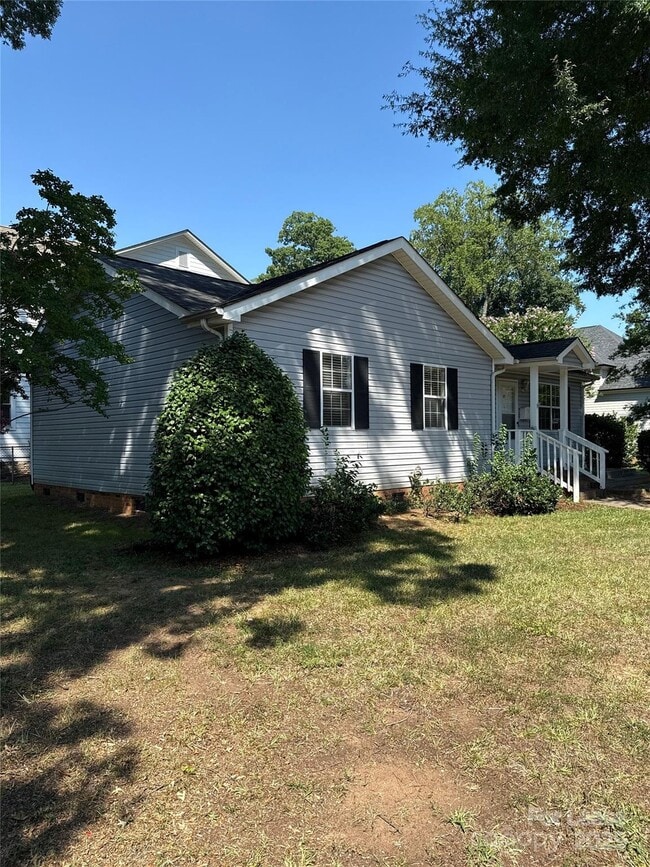 Building Photo - 517 Iverson Way