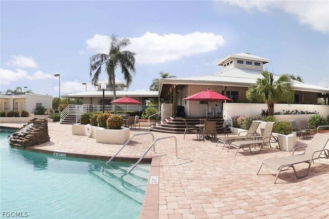 Building Photo - 9439 Palm Island Cir