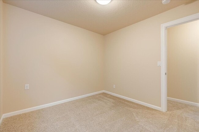 Building Photo - Modern Townhome Near the Willamette River