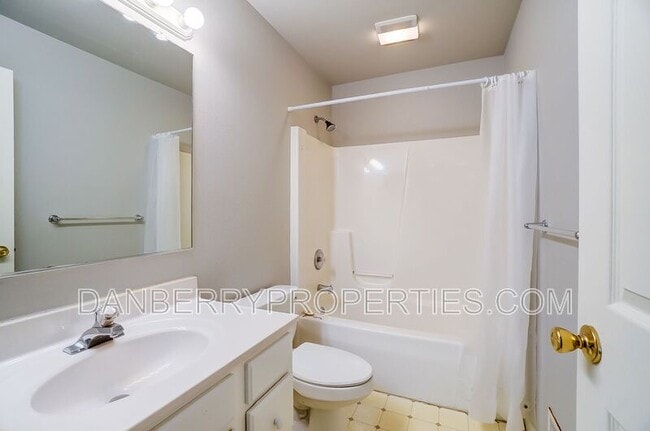 Building Photo - 4211 S Terrace View St