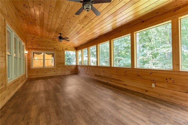 Building Photo - 180 Forest Glen Dr