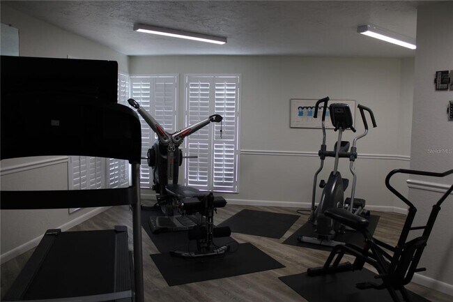 Building Photo - 4240 Ironwood Cir