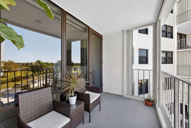 Building Photo - 336 Golfview Rd