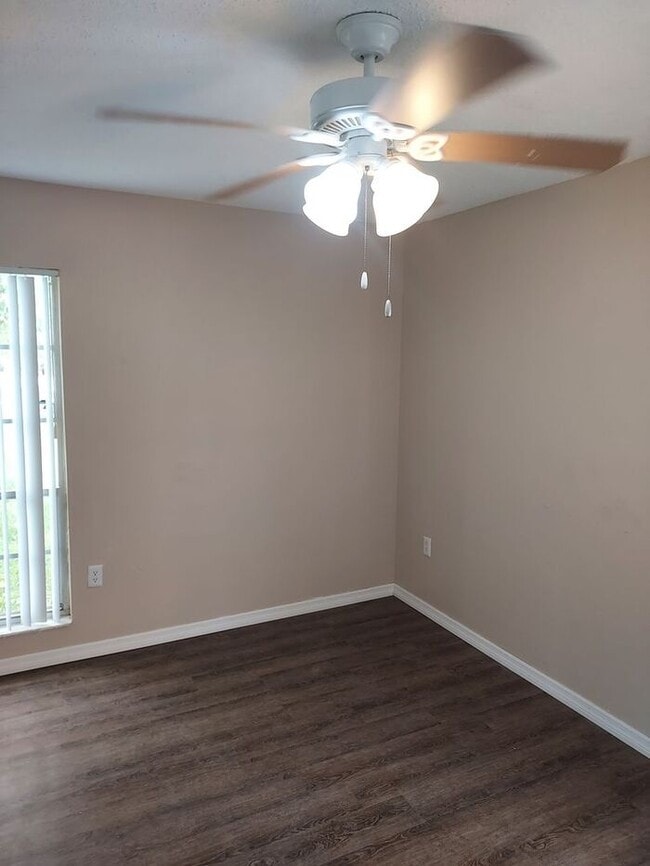 Building Photo - Townhouse located near UCF - 2 Bed / 1.5 Bath
