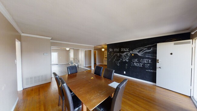 Building Photo - 6BD/3BA on Dorothy Dr!!