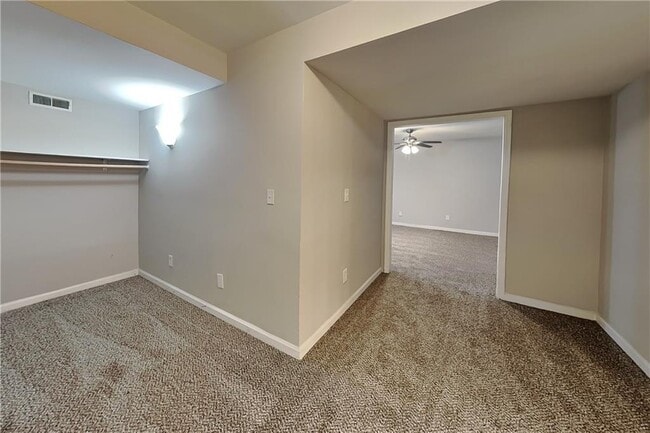 Building Photo - 3371 Chatsworth Way