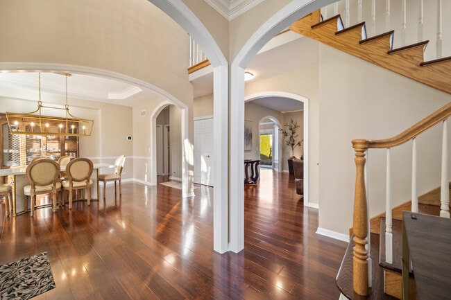 Building Photo - 142 N Dixon Dr