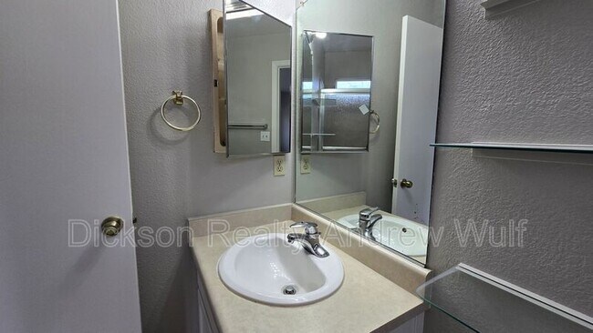 Building Photo - 2530 Keystone Ave