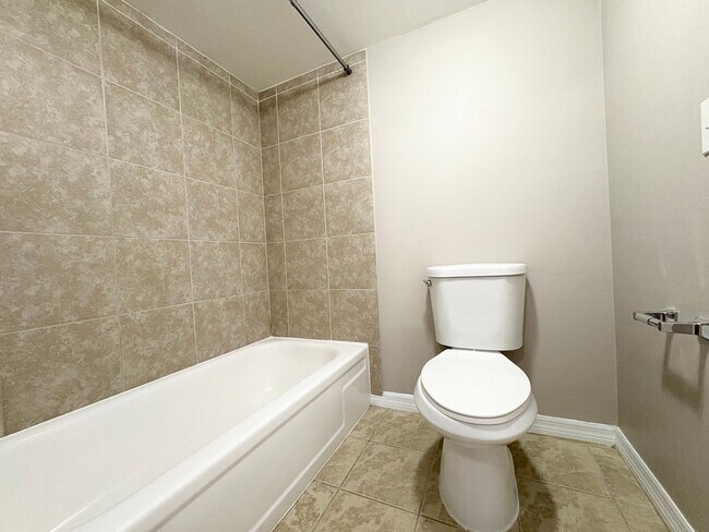 Building Photo - Altamonte Springs 1B/1BA Ground Floor Condo ~ Available NOW!!