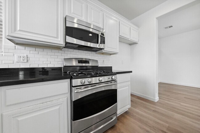 Building Photo - Beautiful Providence 3 Bedroom + Loft Home