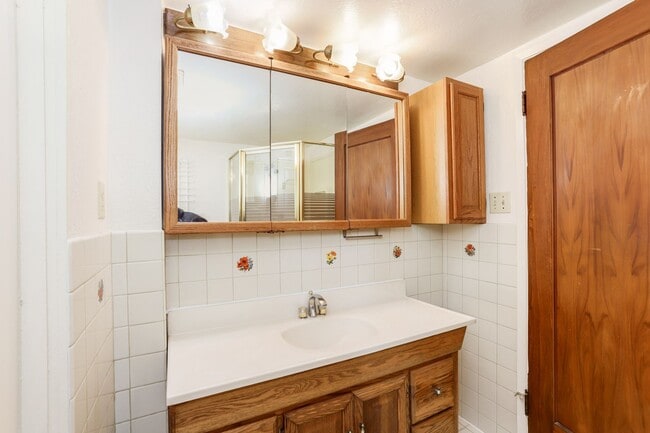 Building Photo - 3 Bed / 2 Bath charming home in upscale neighborhood near Glen Park. YouTube Tour!!