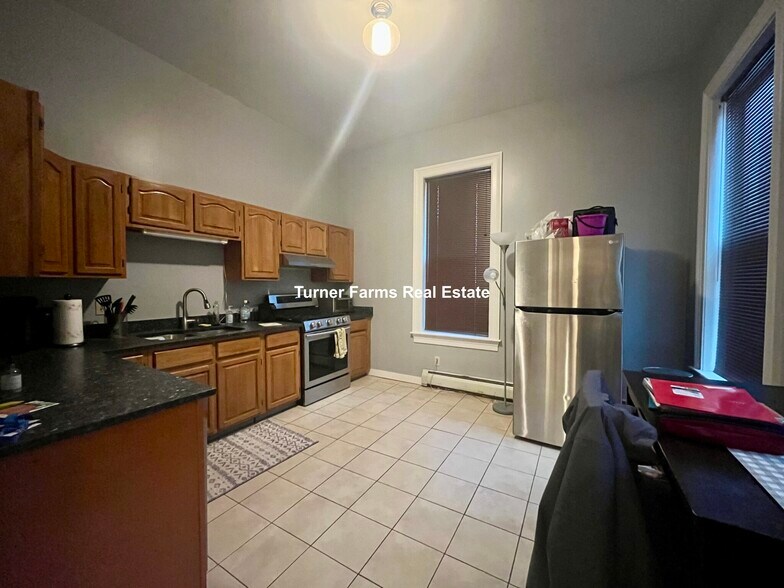 Building Photo - 8 Centre St