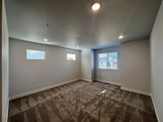 Building Photo - 4125 24th Street Rd