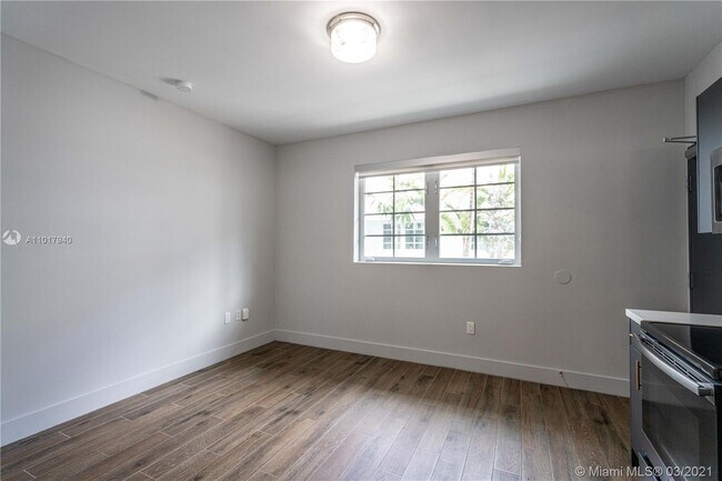 Building Photo - 1567 Meridian Ave